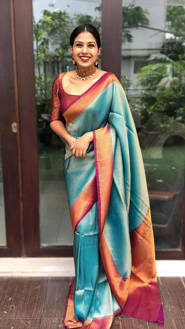 Elegant_Rama_Soft_Lichi_Silk_Saree_with_Rich_Jacquard_Pallu_&_All-Over_Design