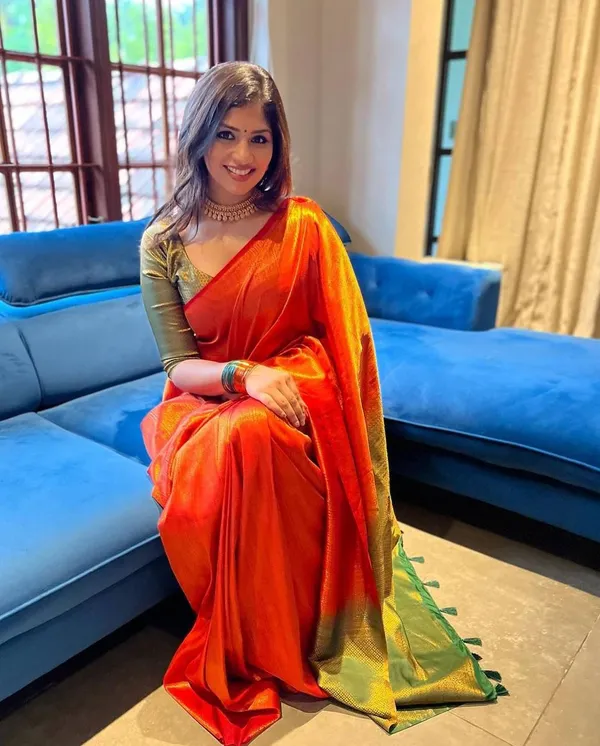 Elegant_Red_Silk_Saree_with_Rich_Golden_Woven_Border_&_Designer_Pallu