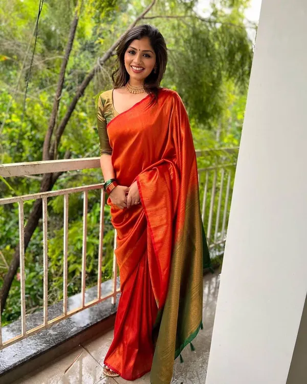 Elegant_Red_Silk_Saree_with_Rich_Golden_Woven_Border_&_Designer_Pallu