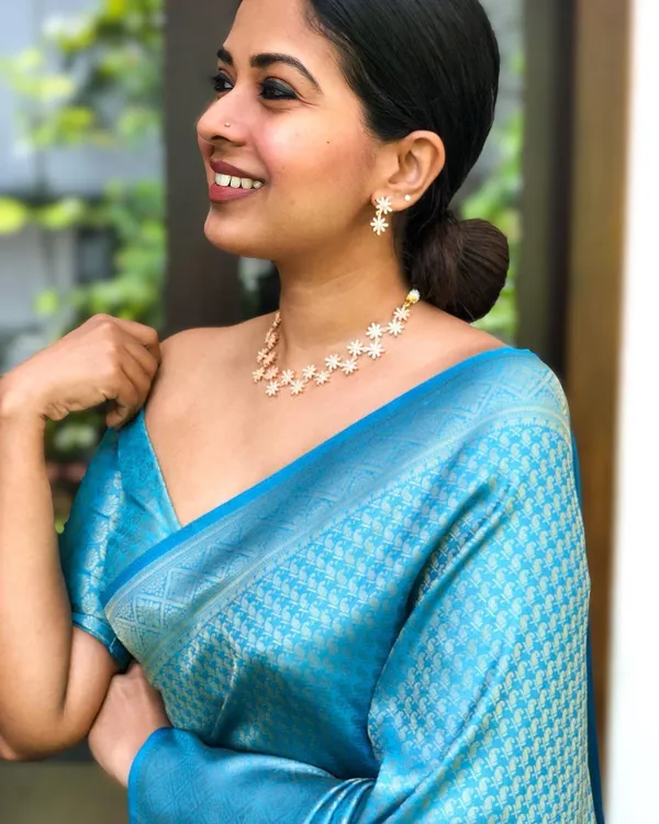 Elegant_Sky_Blue_Soft_Lichi_Silk_Saree_with_Rich_Jacquard_Pallu_&_All-Over_Design