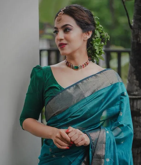 Elegant_Teal_Blue_Soft_Lilan_Slab_Saree_with_Rich_Golden_Weaving