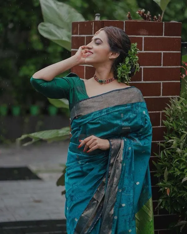 Elegant_Teal_Blue_Soft_Lilan_Slab_Saree_with_Rich_Golden_Weaving