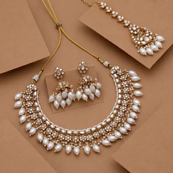 Elegant_White_Kundan_Bridal_Necklace_Set_With_Pearl_Drops,_Jhumka_Earrings_&_Maang_Tikka