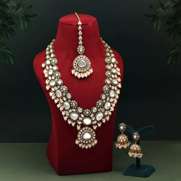 Elegant_White_Meena_Work_Kundan_Necklace_Set_With_Traditional_Bridal_Detailing,_Jhumka_Earrings_&_Maang_Tikka