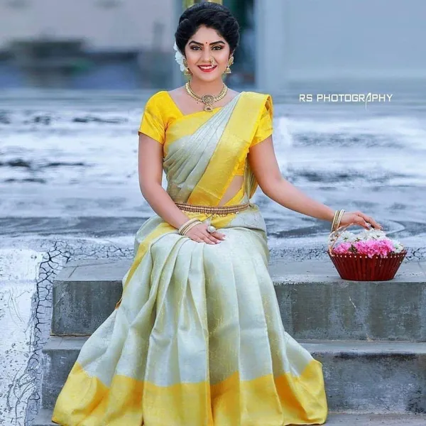 Elegant_White_&_Yellow_Soft_Lichi_Silk_Saree_with_Rich_Jacquard_Pallu_and_Border