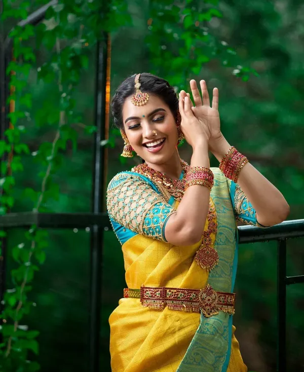 Elegant_Yellow_&_Turquoise_Blue_Soft_Lichi_Silk_Saree