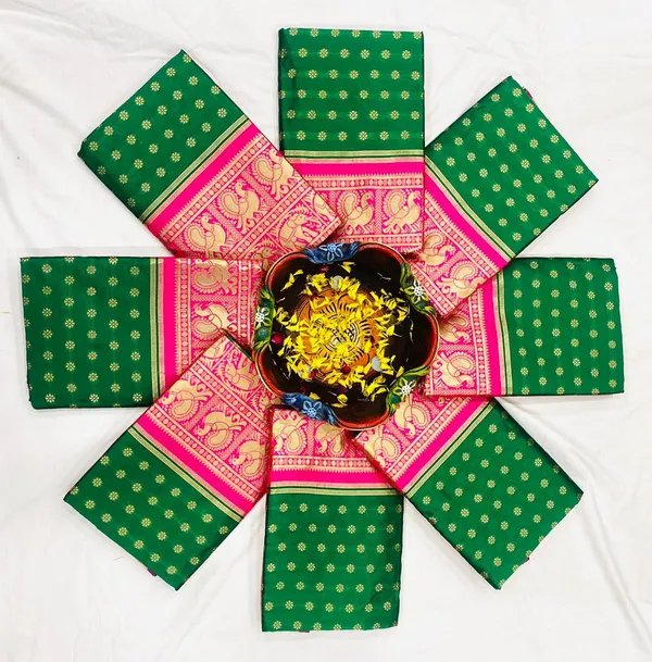 Emerald_Green_Lichi_Silk_Saree_with_Rich_Jacquard_Pallu