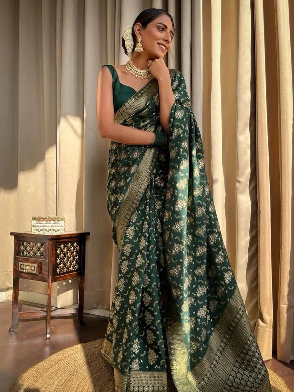 Emerald_Green_Soft_Lichi_Silk_Floral_Jacquard_Saree_with_Rich_Zari_Pallu