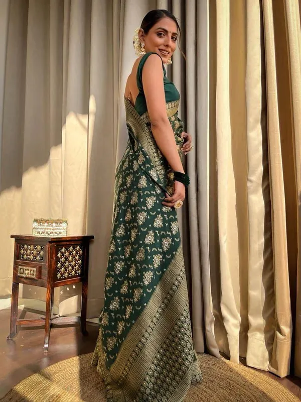 Emerald_Green_Soft_Lichi_Silk_Floral_Jacquard_Saree_with_Rich_Zari_Pallu