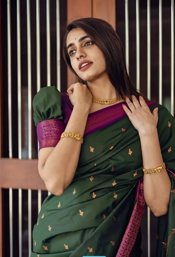 Emerald_Green_Soft_Lichi_Silk_Saree_with_Rich_Jacquard_Pallu_&_Designer_Border