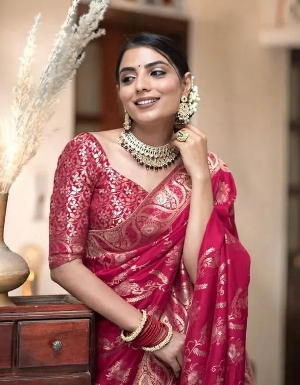 Gazari_Pink_Soft_Silk_Saree_with_Floral_Jacquard_Weaving,_Rich_Pallu_&_Designer_Border