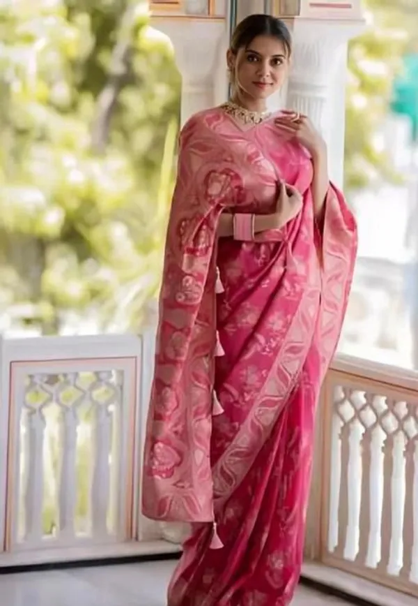 Gazari_Pink_Soft_Silk_Saree_with_Floral_Jacquard_Weaving,_Rich_Pallu_&_Designer_Border