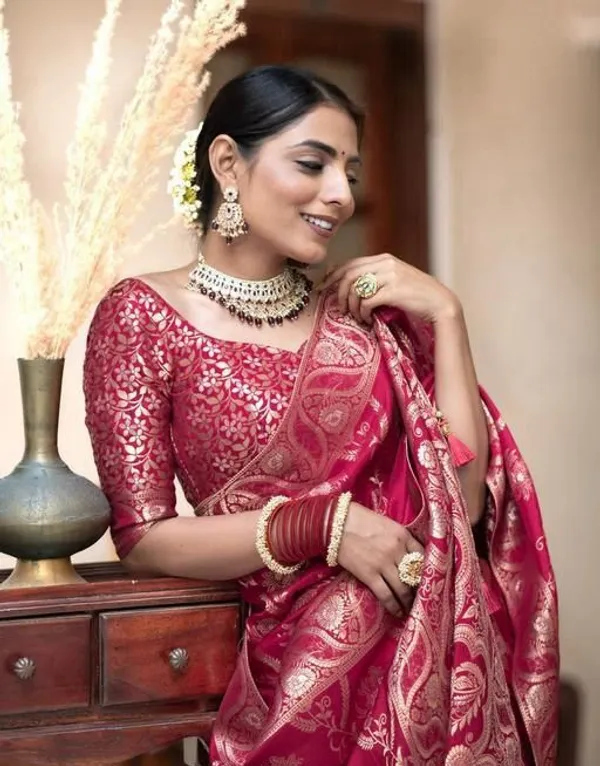 Gazari_Pink_Soft_Silk_Saree_with_Floral_Jacquard_Weaving,_Rich_Pallu_&_Designer_Border