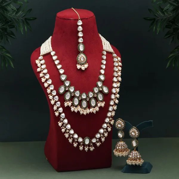 Gorgeous_White_Kundan_Necklace_Set_With_Elegant_Pearl_Detailing,_Jhumka_Earrings_&_Maang_Tikka_for_Bridal_Wear