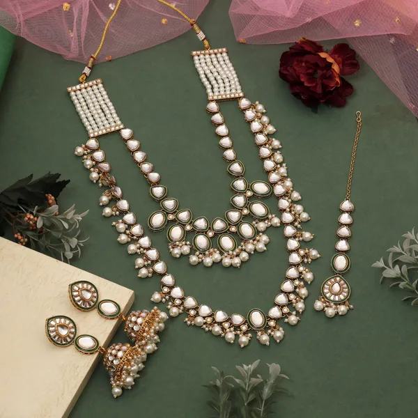 Gorgeous_White_Kundan_Necklace_Set_With_Elegant_Pearl_Detailing,_Jhumka_Earrings_&_Maang_Tikka_for_Bridal_Wear
