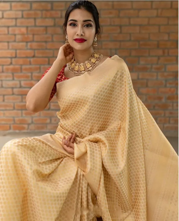 Graceful_Golden_Cream_Saree_with_Luxurious_Jacquard_Weaving