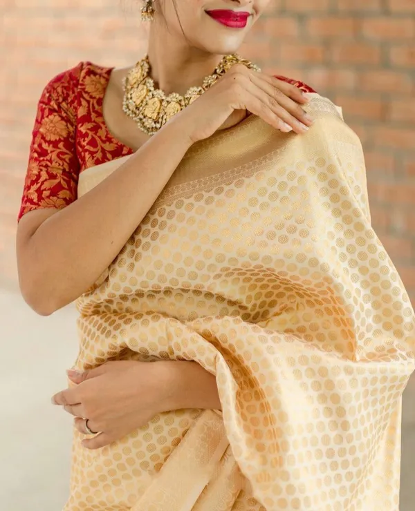 Graceful_Golden_Cream_Saree_with_Luxurious_Jacquard_Weaving