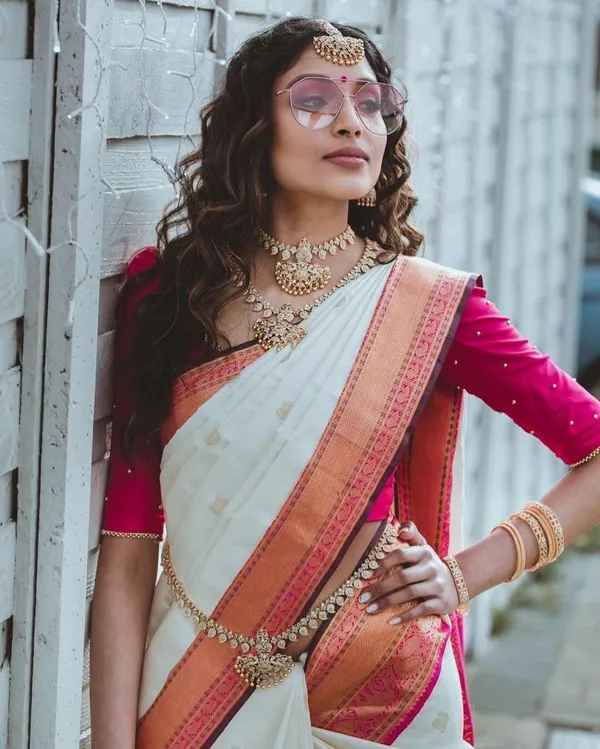 Graceful_White_Pink_Soft_Lichi_Silk_Saree_with_Designer_Rich_Pallu
