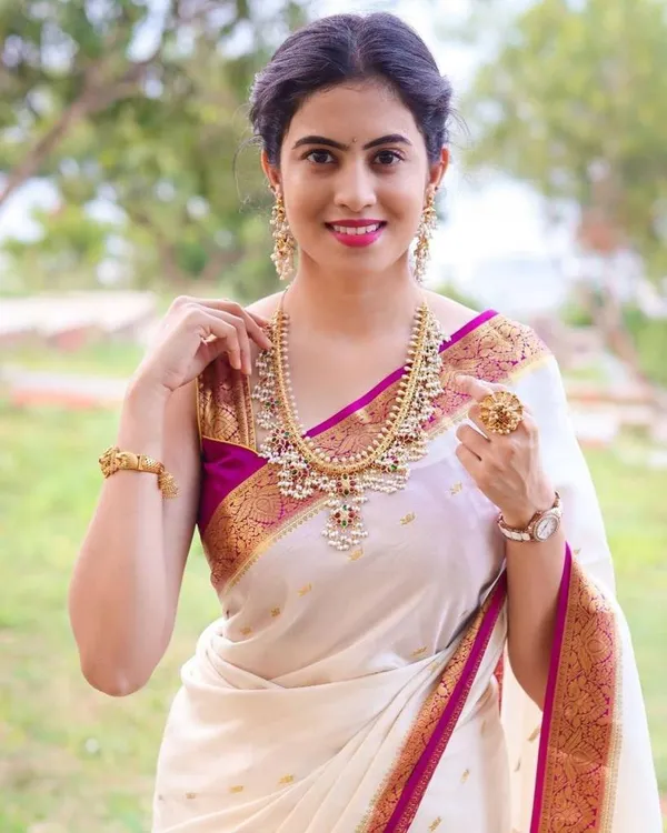 Ivory_White_Soft_Lichi_Silk_Saree_with_Pink_Jacquard_Border