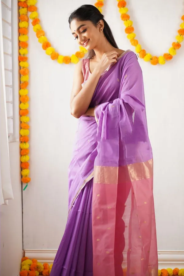 Lavender_Purple_Soft_Lichi_Silk_Saree_with_Pink_Pallu_&_Gold_Border