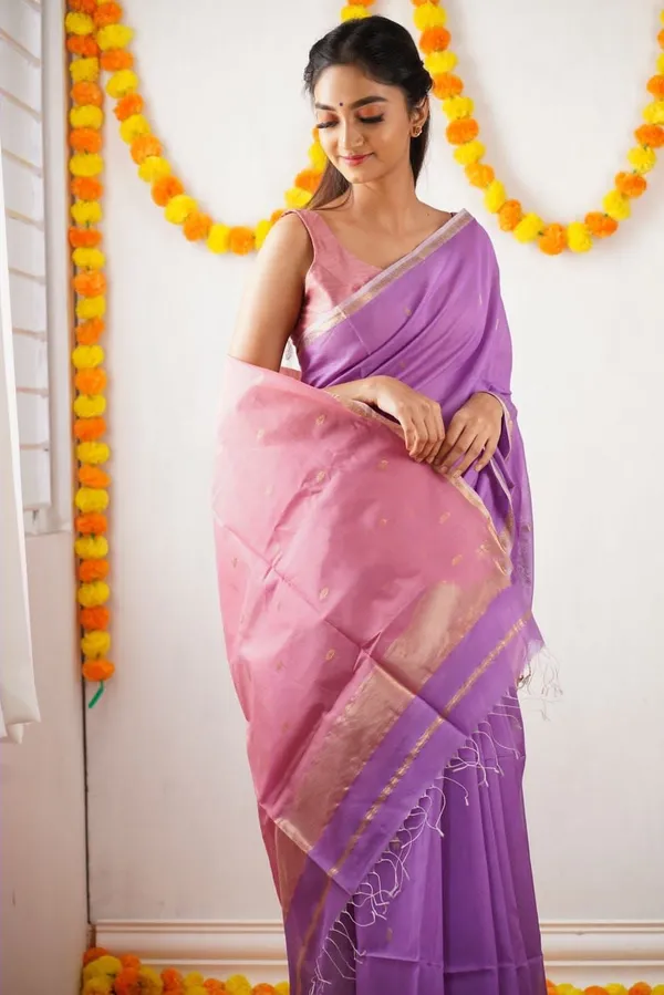 Lavender_Purple_Soft_Lichi_Silk_Saree_with_Pink_Pallu_&_Gold_Border