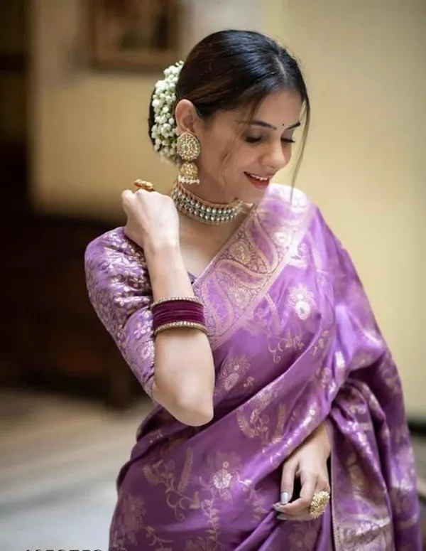 Lavender_Purple_Soft_Silk_Saree_with_Floral_Jacquard_Weaving_&_Rich_Designer_Pallu