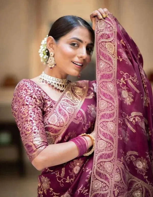 Maroon_Soft_Silk_Saree_with_Floral_Jacquard_Weaving,_Rich_Pallu_&_Designer_Border
