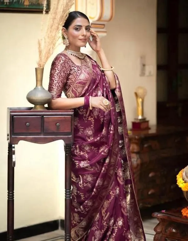 Maroon_Soft_Silk_Saree_with_Floral_Jacquard_Weaving,_Rich_Pallu_&_Designer_Border
