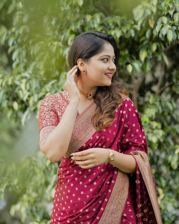 Maroon_Soft_Silk_Saree_with_Gold_Zari_Butti_&_Traditional_Woven_Border