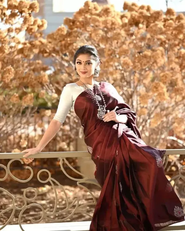 Maroon__Wine_Soft_Lichi_Silk_Saree_with_Floral_Woven_Motifs_&_Designer_Pallu
