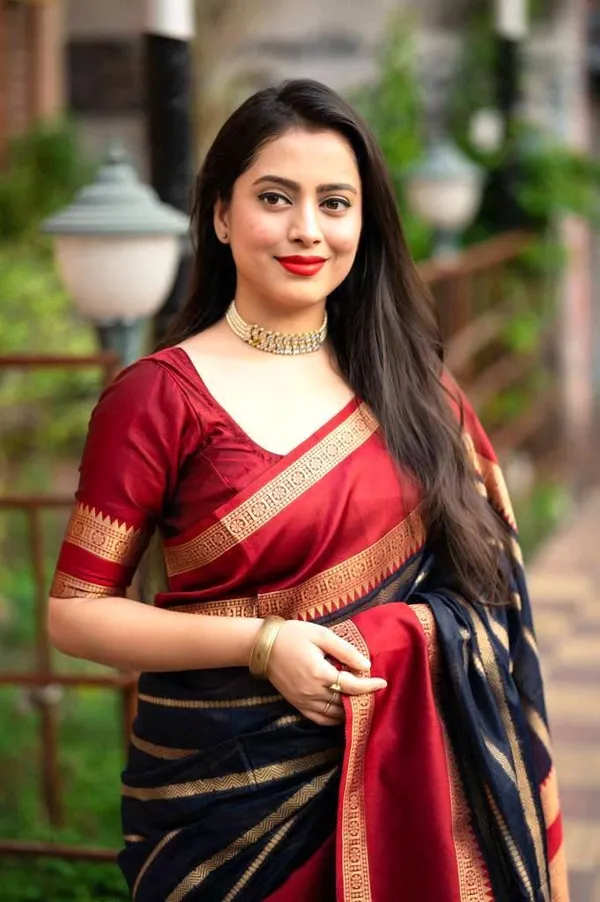 Maroon_&_Black_Royal_Jacquard_Silk_Saree