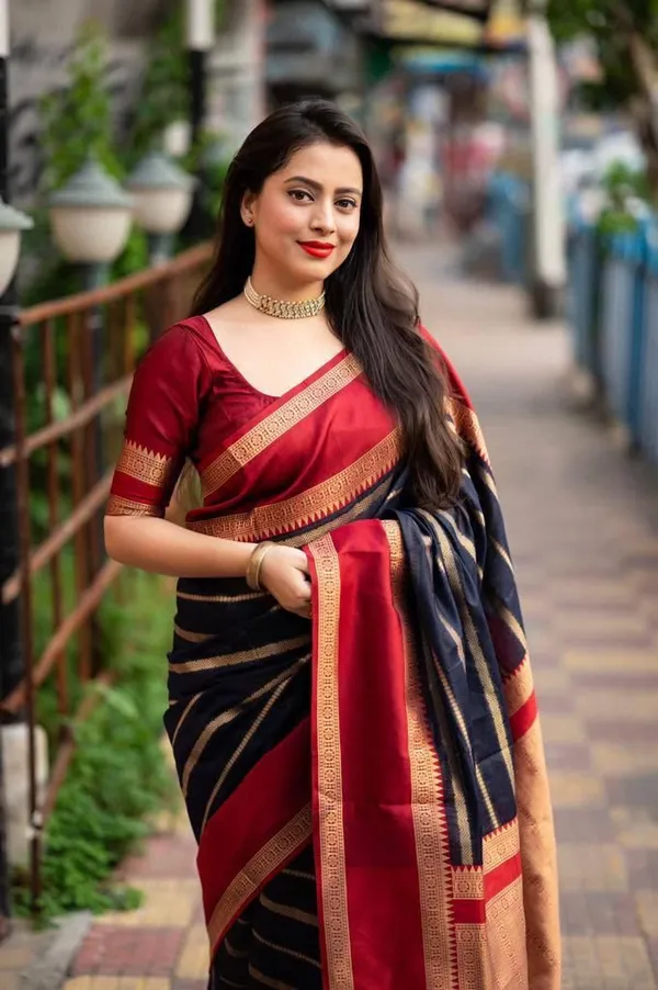 Maroon_&_Black_Royal_Jacquard_Silk_Saree