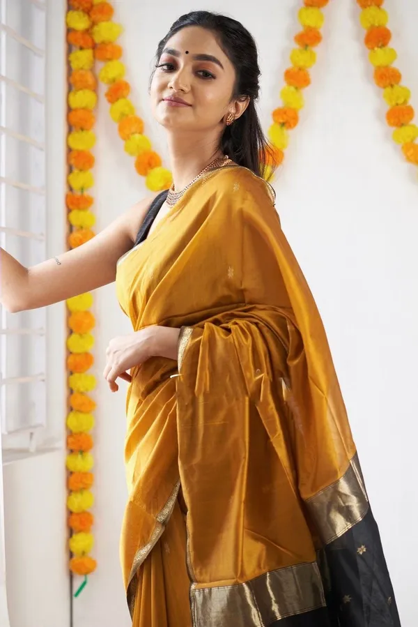 Mustard_Gold_Soft_Lichi_Silk_Saree_with_Rich_Jacquard_Pallu_&_Black_Zari_Border