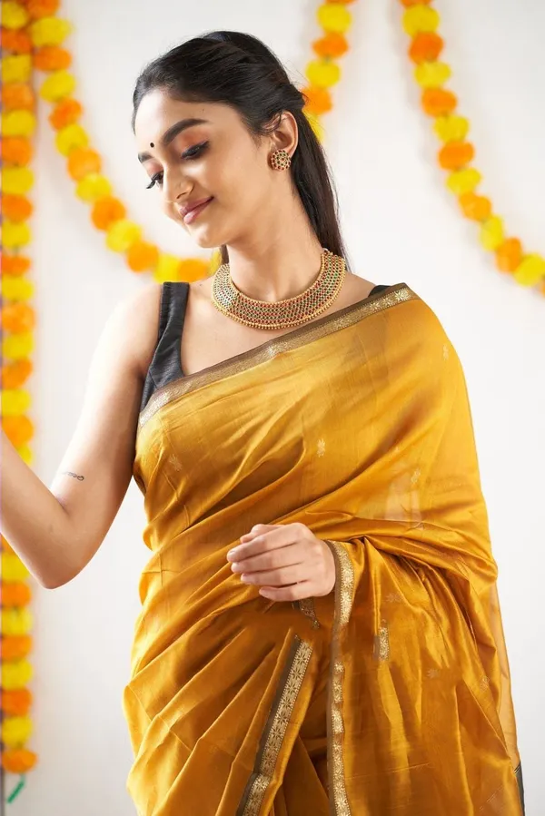 Mustard_Gold_Soft_Lichi_Silk_Saree_with_Rich_Jacquard_Pallu_&_Black_Zari_Border