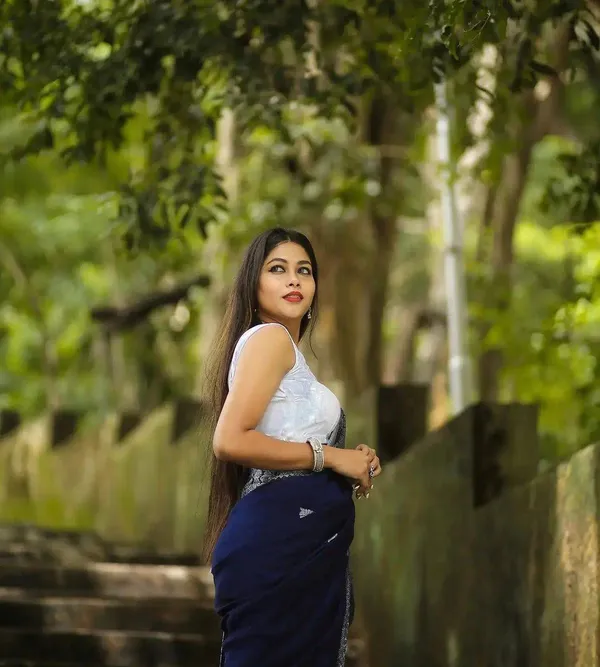 Navy__Blue_Floral_Woven_Saree_with_Silver_Border_&_Designer_Pallu