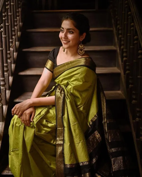 Olive_Green_Soft_Lichi_Silk_Saree_with_Black_Rich_Pallu_&_Jacquard_Work
