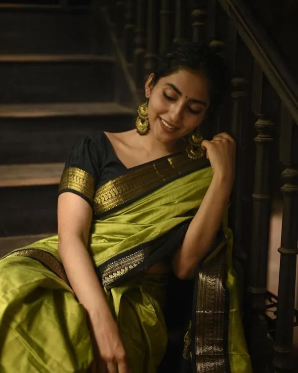 Olive_Green_Soft_Lichi_Silk_Saree_with_Black_Rich_Pallu_&_Jacquard_Work