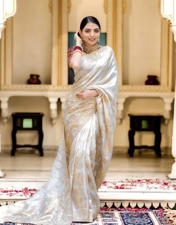Pearl_White_Soft_Silk_Saree_with_Gold_Floral_Jacquard_Weaving_&_Designer_Border