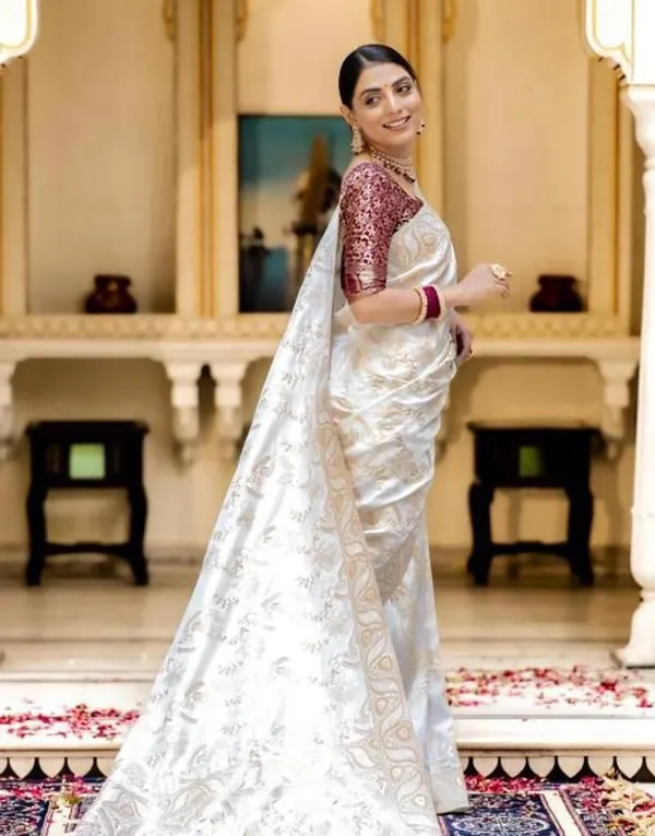 Pearl_White_Soft_Silk_Saree_with_Gold_Floral_Jacquard_Weaving_&_Designer_Border