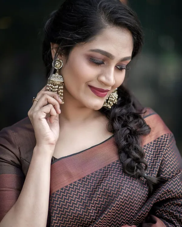 Premium_Coffee_Brown_Soft_Lichi_Silk_Jacquard_Saree