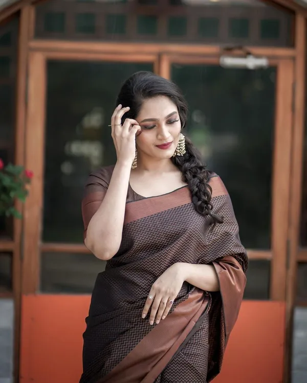 Premium_Coffee_Brown_Soft_Lichi_Silk_Jacquard_Saree