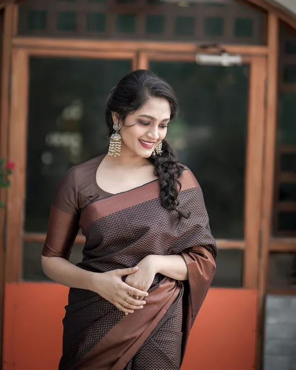 Premium_Coffee_Brown_Soft_Lichi_Silk_Jacquard_Saree