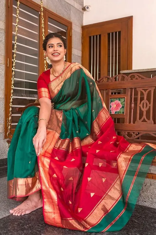 Premium_Emerald_Green_&_Red_Soft_Lichi_Silk_Saree_with_Rich_Jacquard_Weaving_&_Designer_Pallu