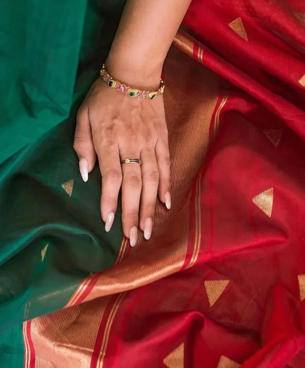 Premium_Emerald_Green_&_Red_Soft_Lichi_Silk_Saree_with_Rich_Jacquard_Weaving_&_Designer_Pallu