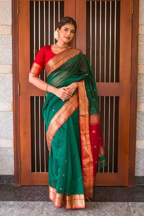 Premium_Emerald_Green_&_Red_Soft_Lichi_Silk_Saree_with_Rich_Jacquard_Weaving_&_Designer_Pallu
