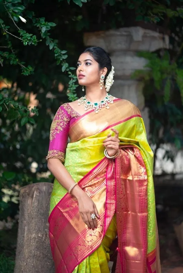 Premium_Green_Soft_Lichi_Silk_Saree_with_All-Over_Jacquard_Work_&_Rich_Pink_Pallu