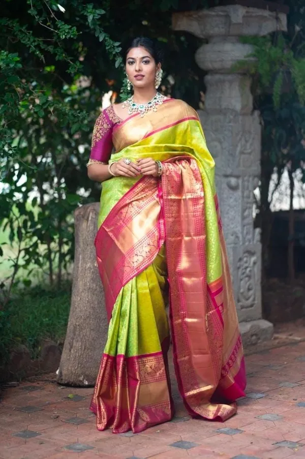 Premium_Green_Soft_Lichi_Silk_Saree_with_All-Over_Jacquard_Work_&_Rich_Pink_Pallu