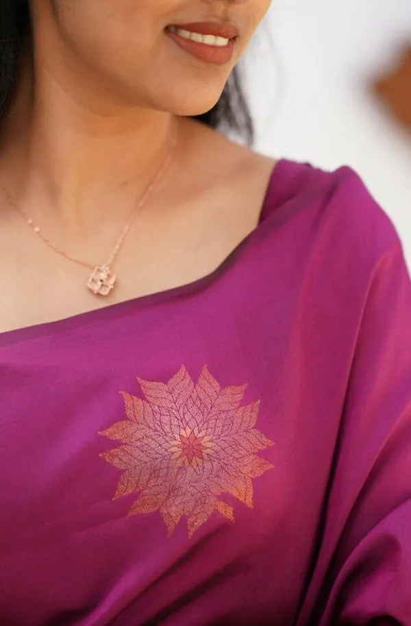 Premium_Magenta_Soft_Lichi_Silk_Saree_with_Floral_Jacquard_Weaving_&_Rich_Zari_Pallu