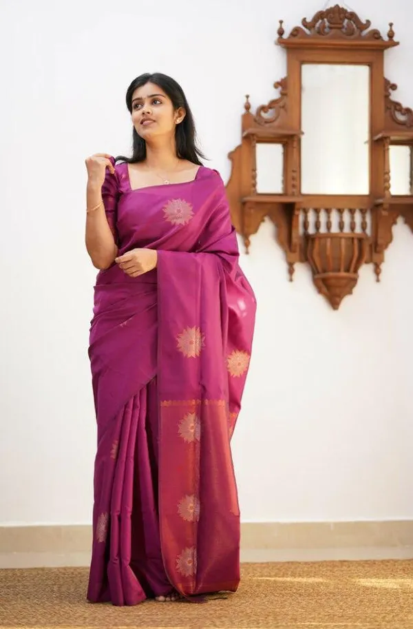 Premium_Magenta_Soft_Lichi_Silk_Saree_with_Floral_Jacquard_Weaving_&_Rich_Zari_Pallu