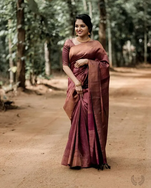 Premium_Maroon_Soft_Lichi_Silk_Jacquard_Woven_Saree
